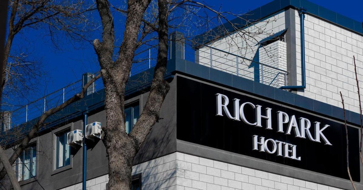 Rich Park Hotel Tashkent Esterno foto