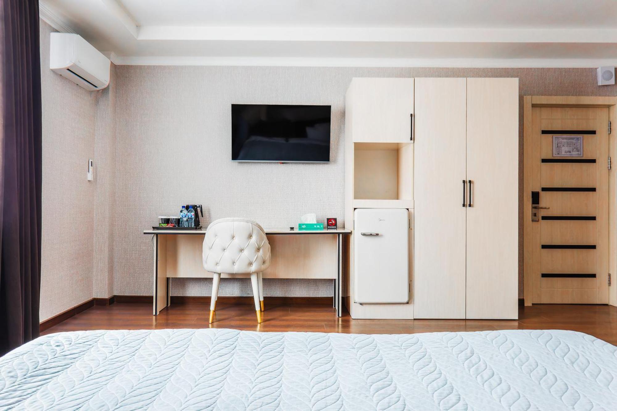 Rich Park Hotel Tashkent Esterno foto