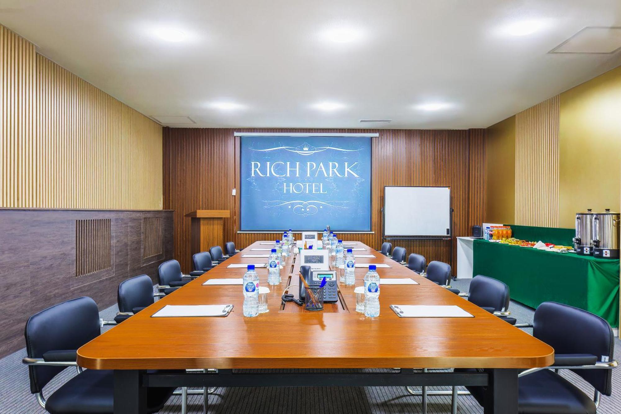Rich Park Hotel Tashkent Esterno foto
