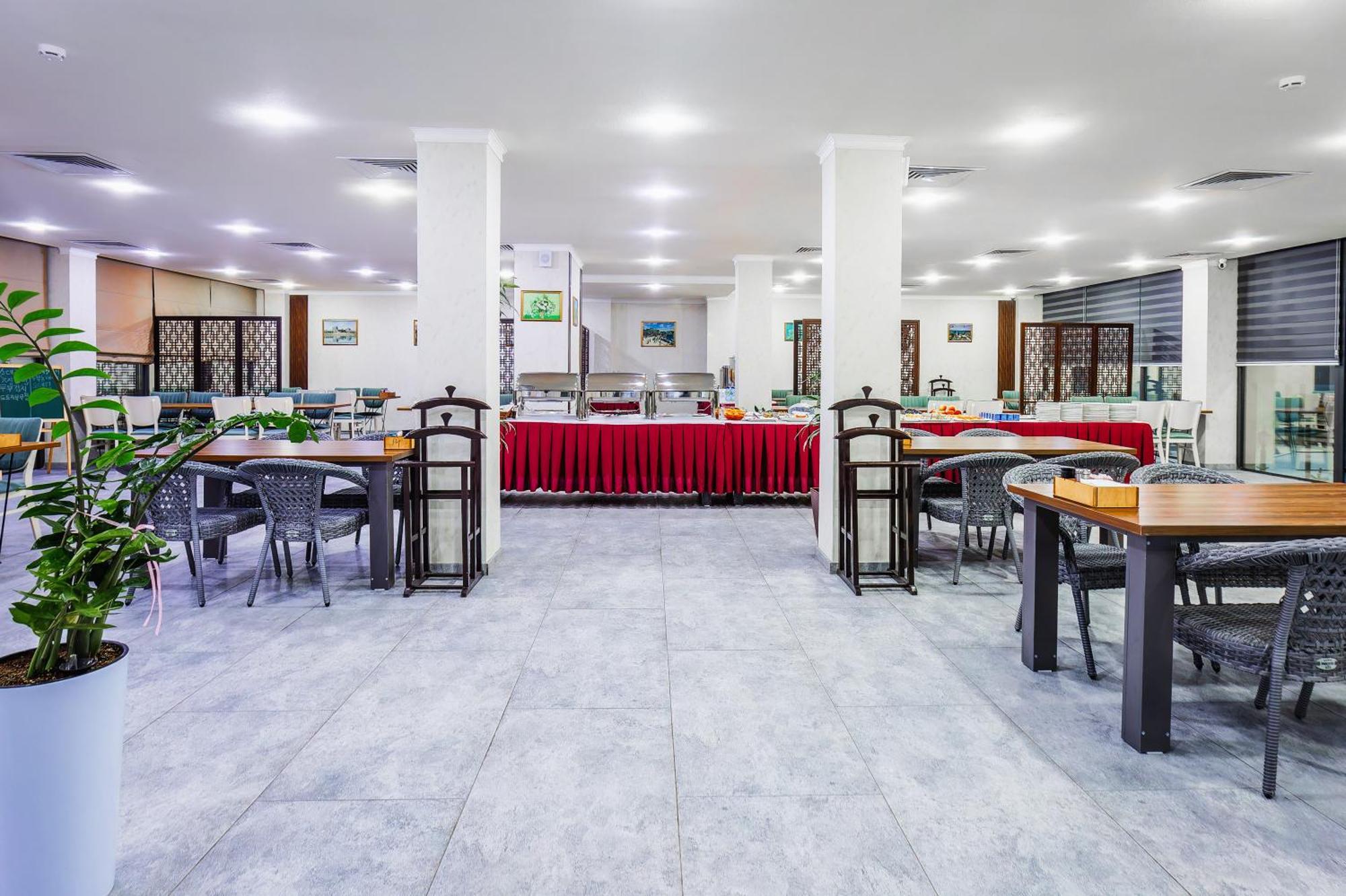 Rich Park Hotel Tashkent Esterno foto